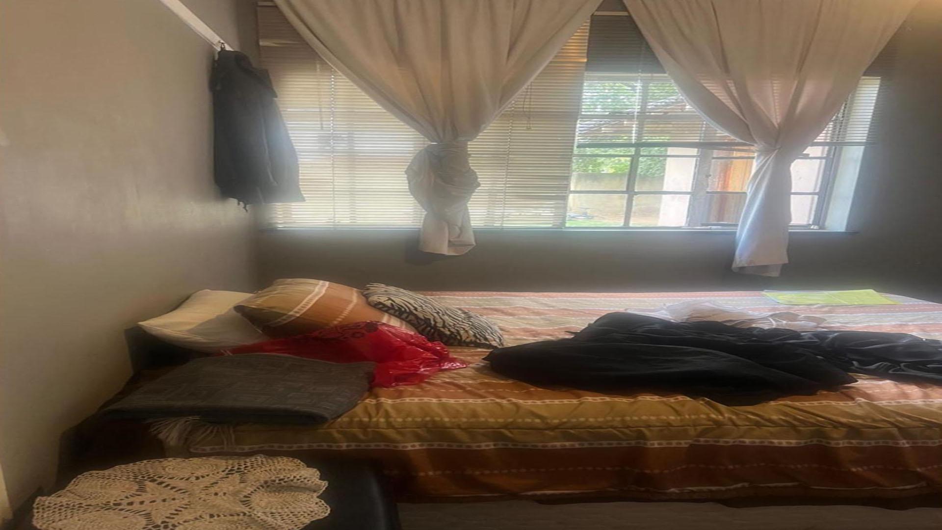 Bed Room 1 of property in Komati