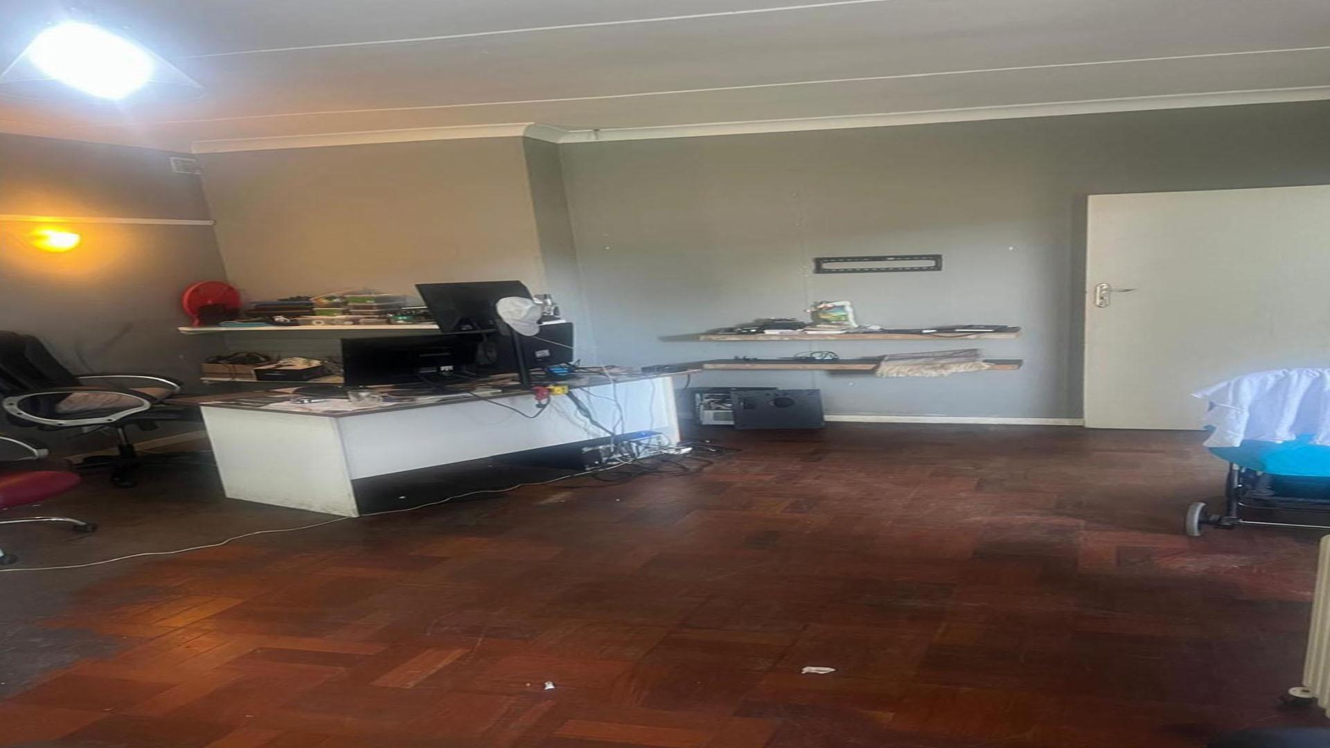 Lounges of property in Komati