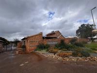 Front View of property in Pomona