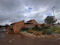 Front View of property in Pomona