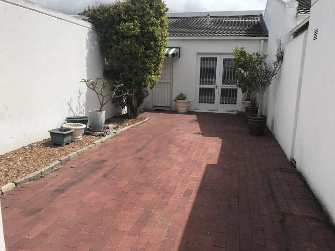 2 Bedroom House to Rent in Marina da Gama - Property to rent - MR193182