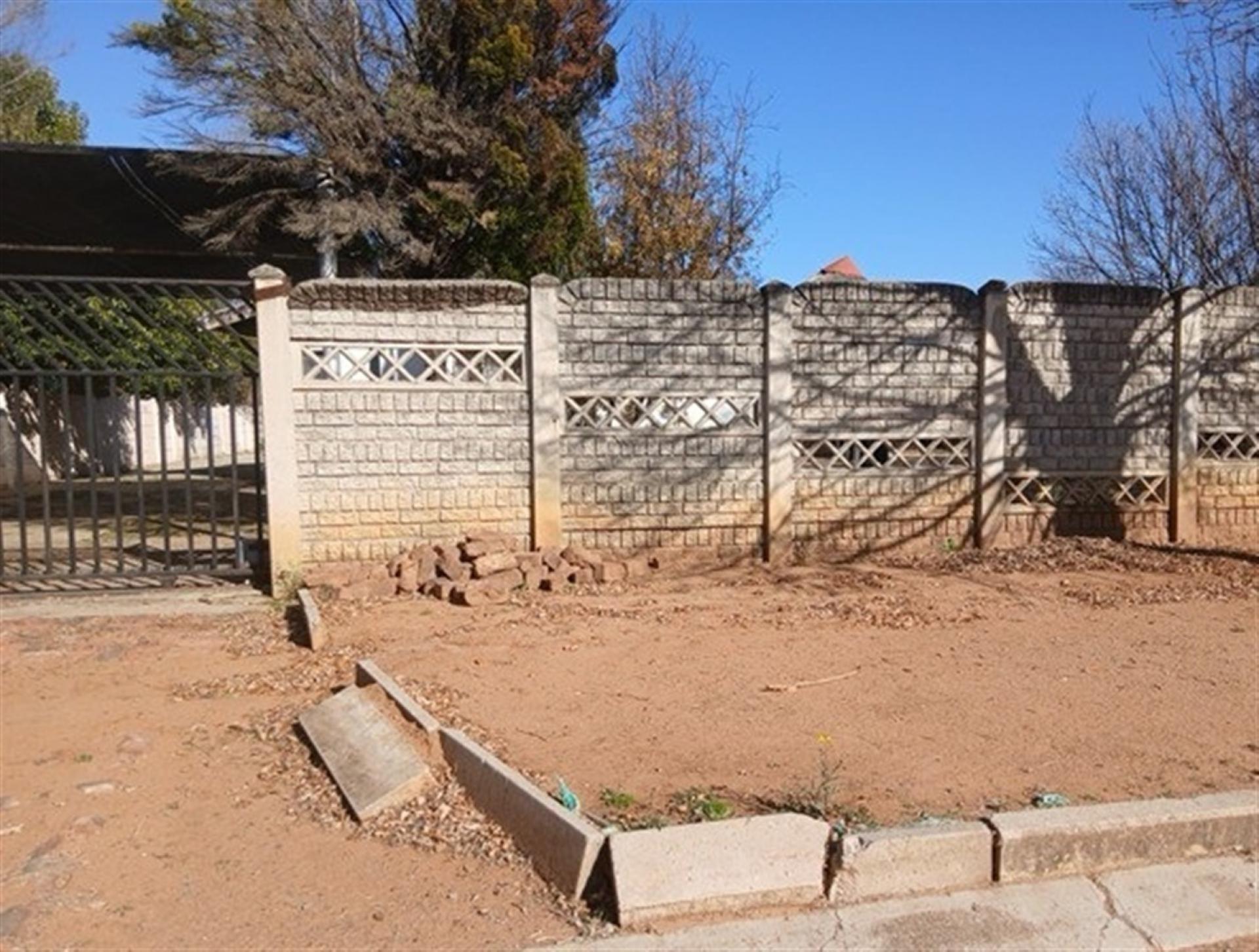 Front View of property in Hennenman