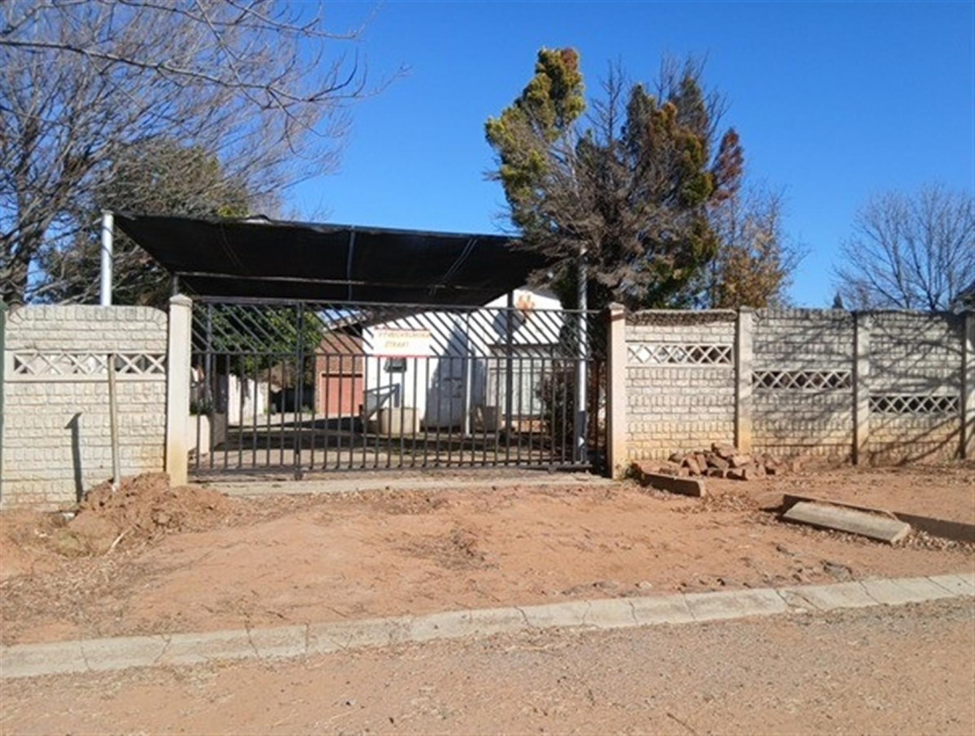 Front View of property in Hennenman