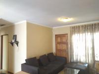 Lounges - 11 square meters of property in Roodekop