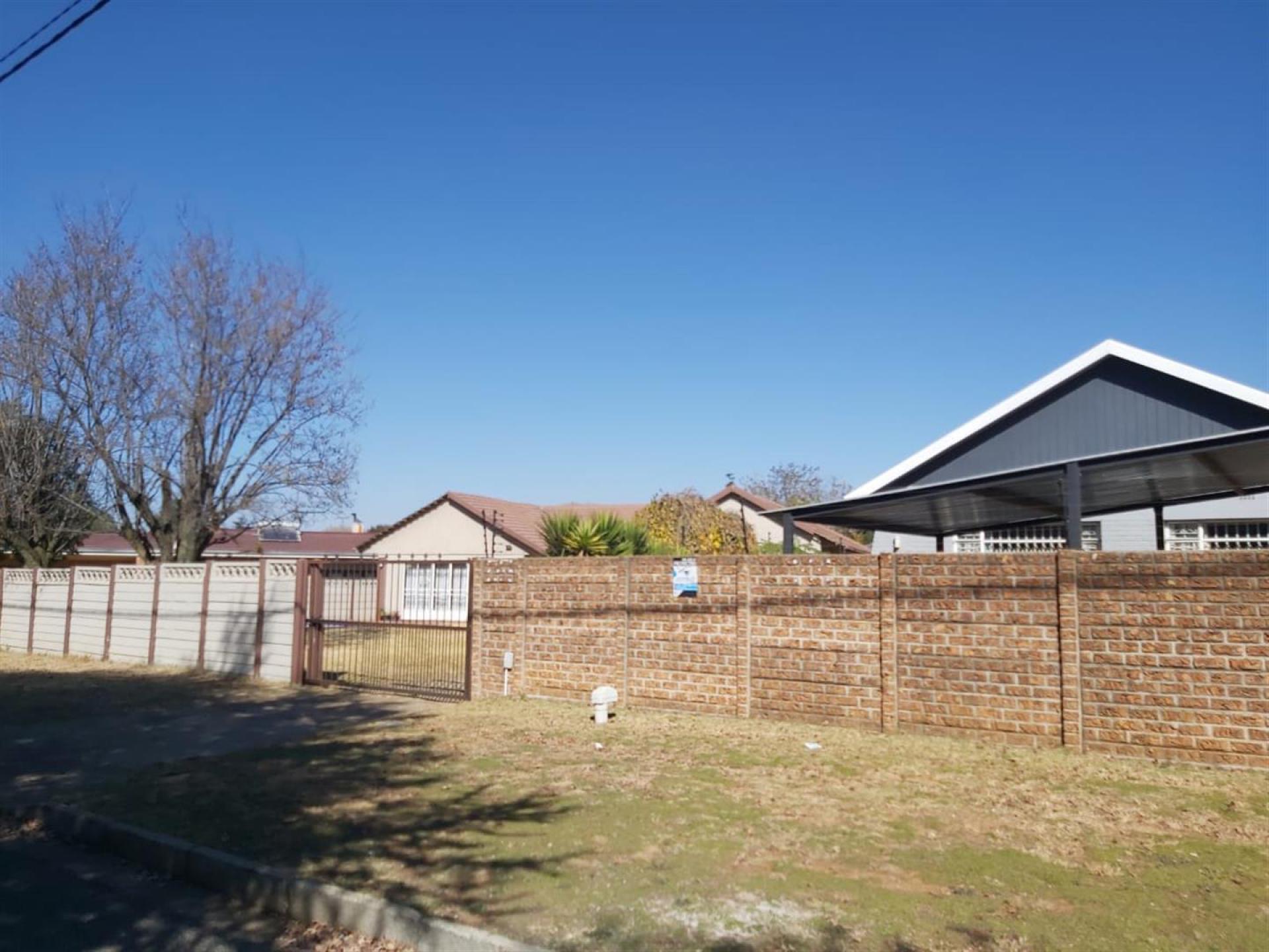 Front View of property in Springs