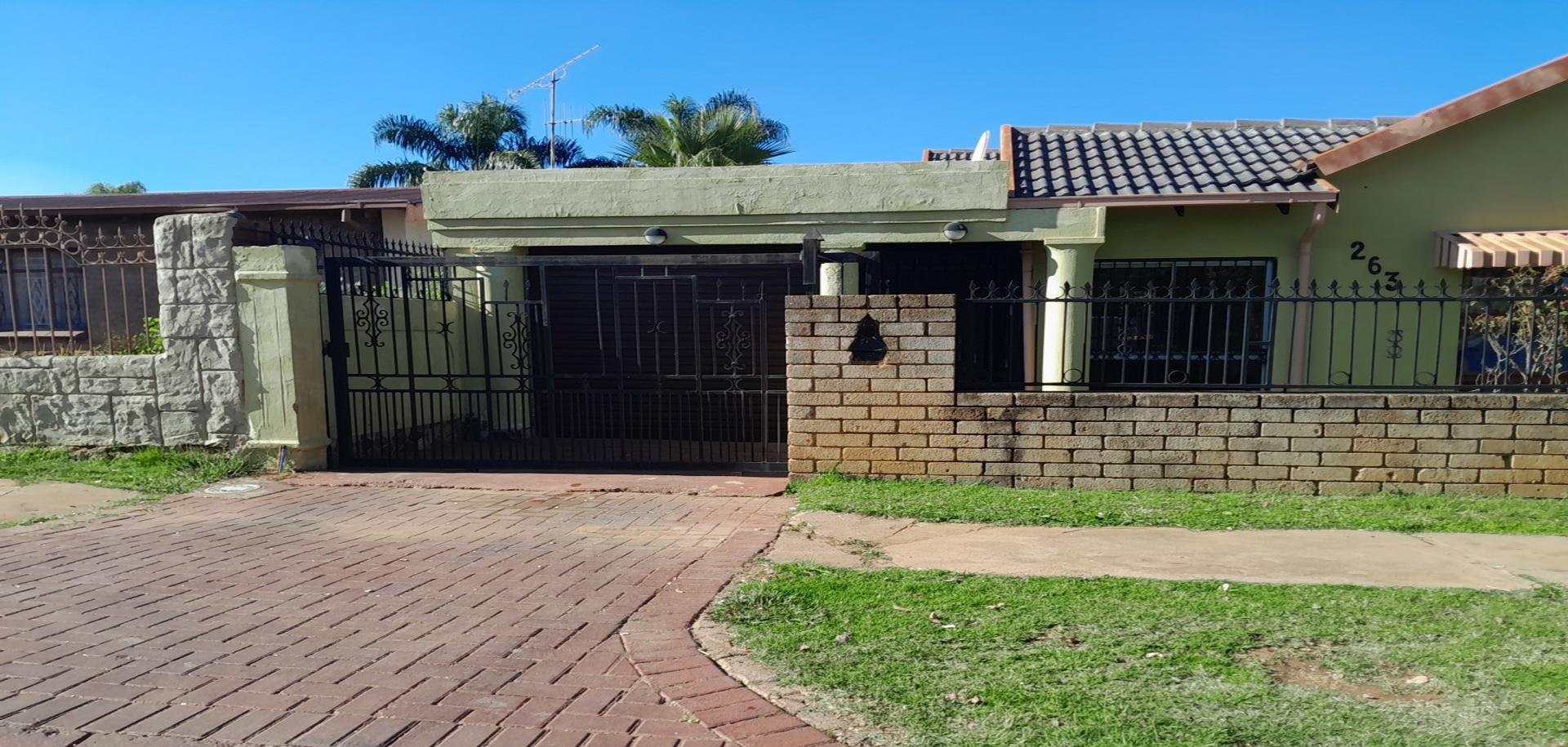 Front View of property in Pretoria Central