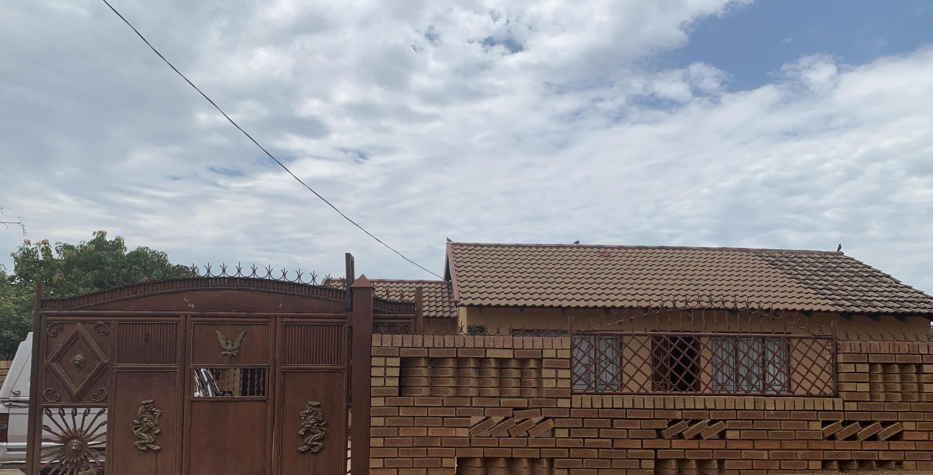 Front View of property in Soshanguve