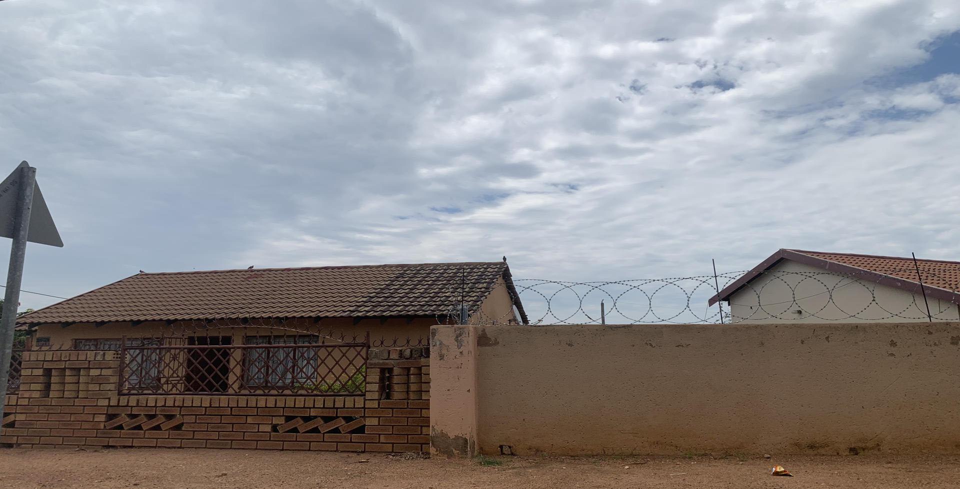 Front View of property in Soshanguve