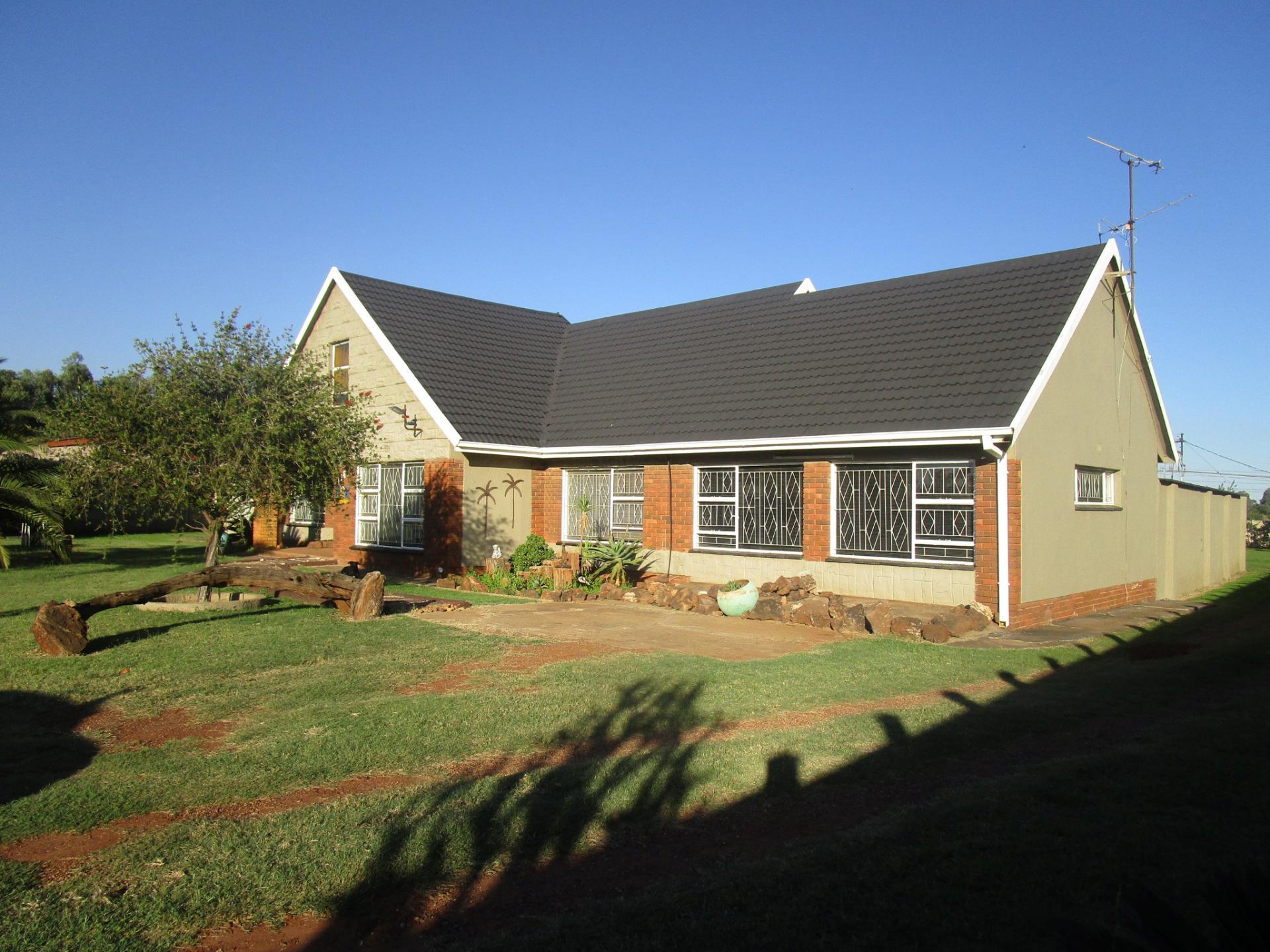 4 Bedroom House for Sale For Sale in Highbury Private Sale