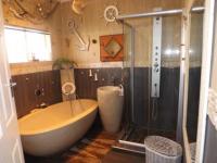 Main Bathroom - 7 square meters of property in Highbury