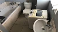 Bathroom 1 - 5 square meters of property in Honey Park