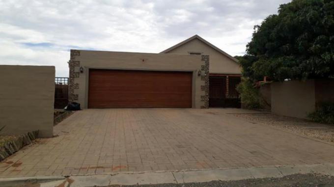 3 Bedroom House for Sale For Sale in Oudtshoorn - Private Sale - MR193752