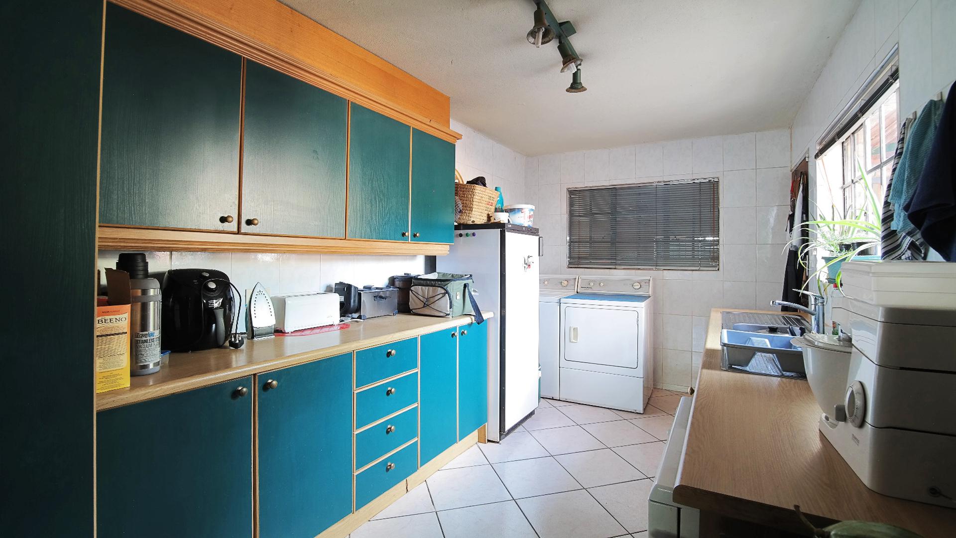 Scullery - 14 square meters of property in Heatherdale