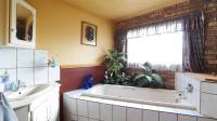 Bathroom 1 - 10 square meters of property in Heatherdale