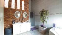 Main Bathroom - 15 square meters of property in Heatherdale