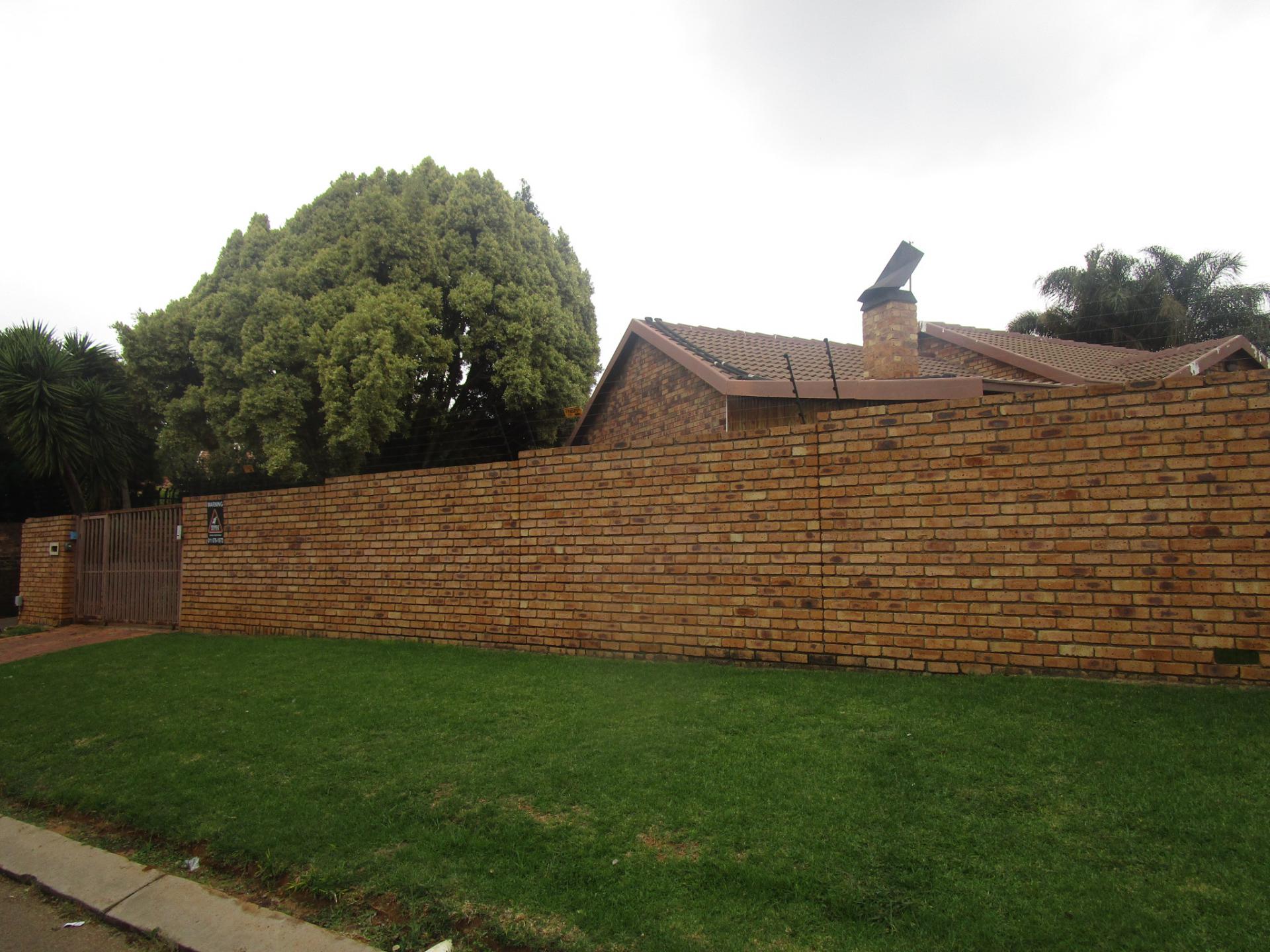 Front View of property in Roodepoort