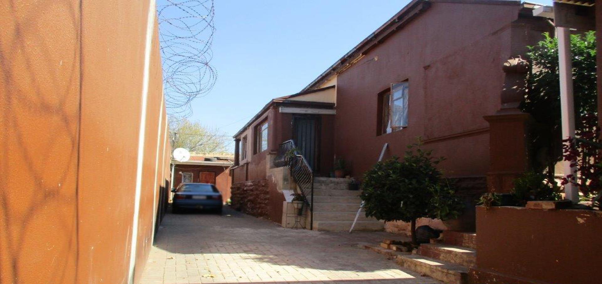 Front View of property in Jeppestown