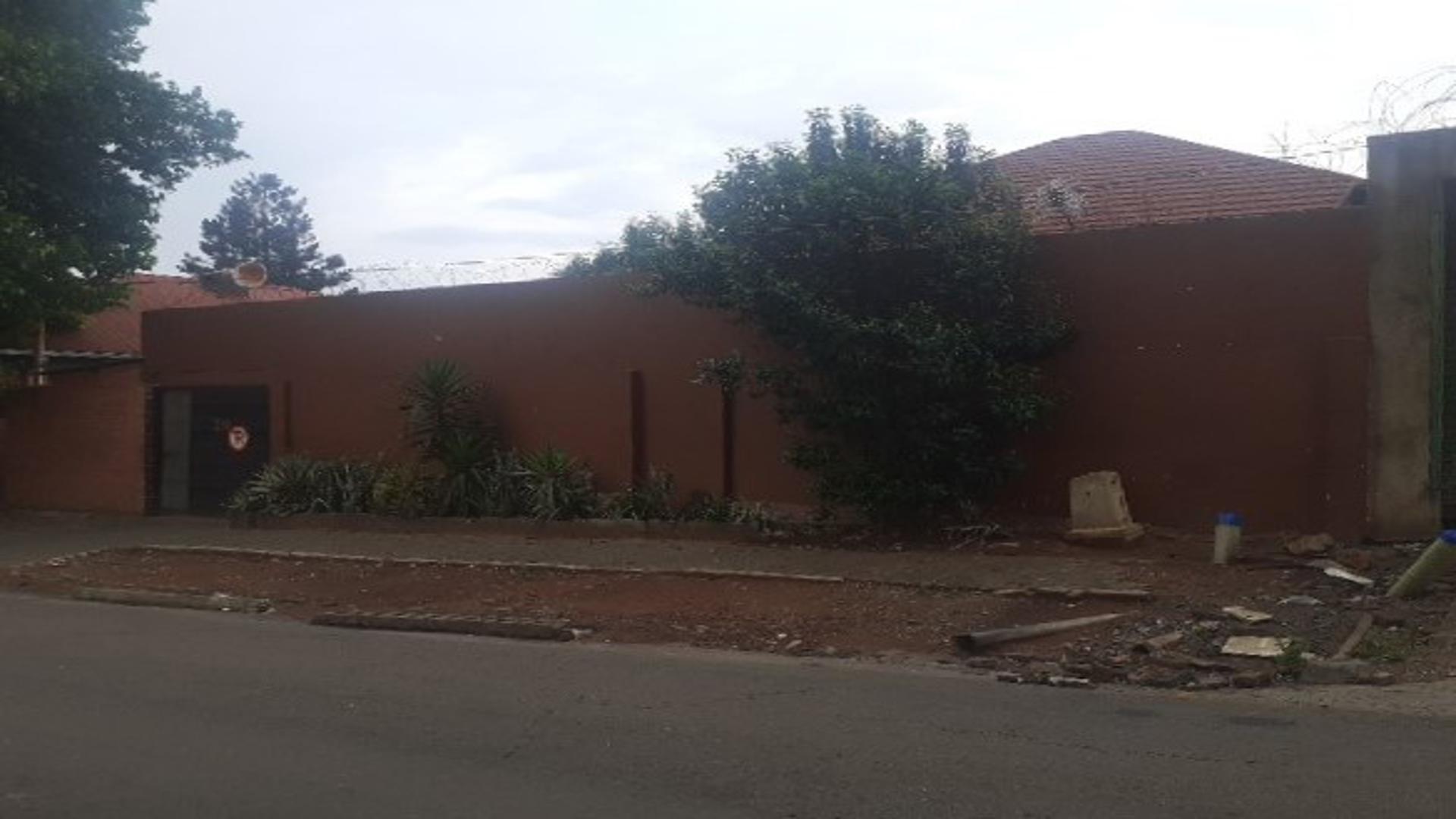 Front View of property in Jeppestown