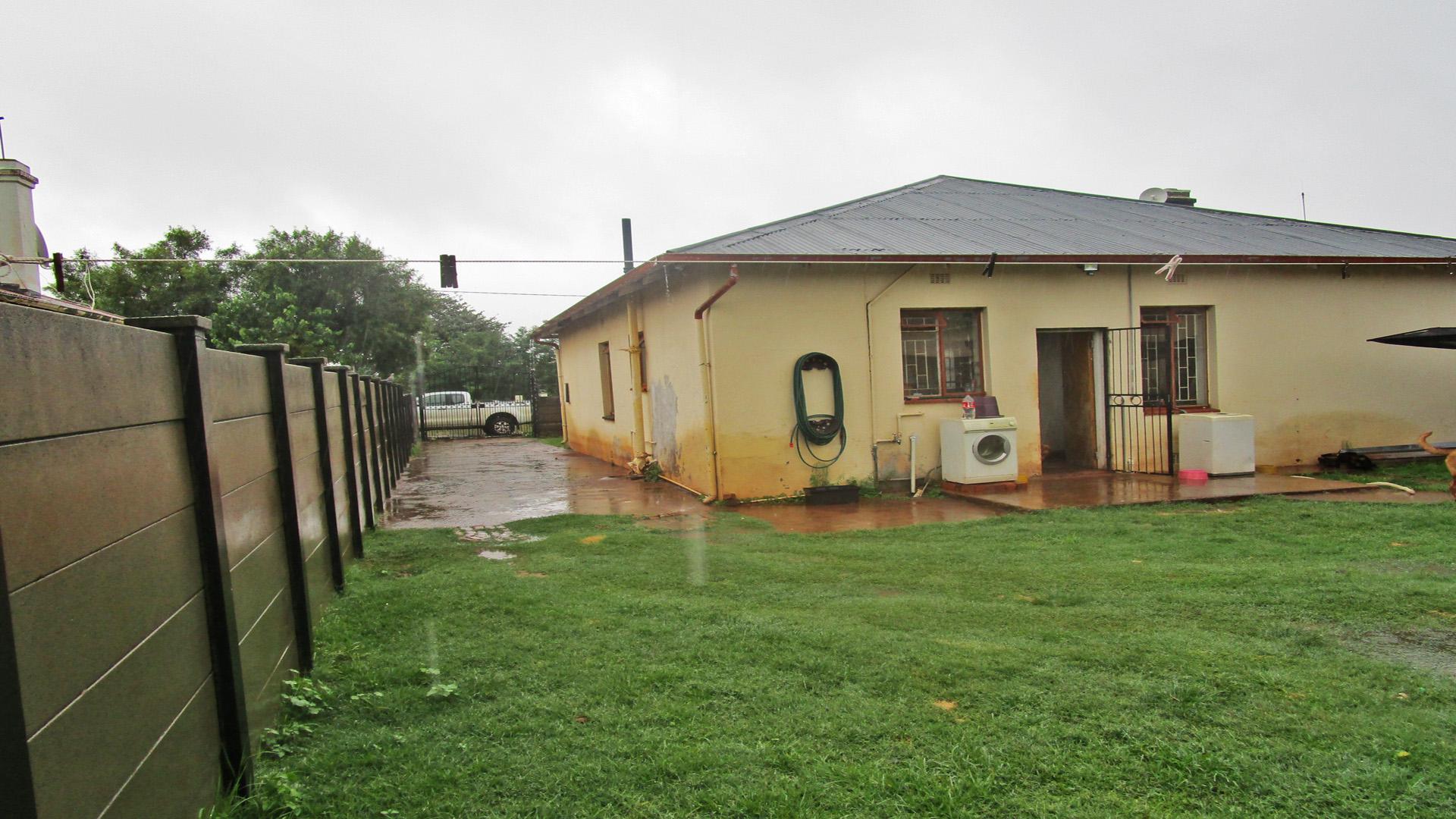 Backyard of property in Daggafontein