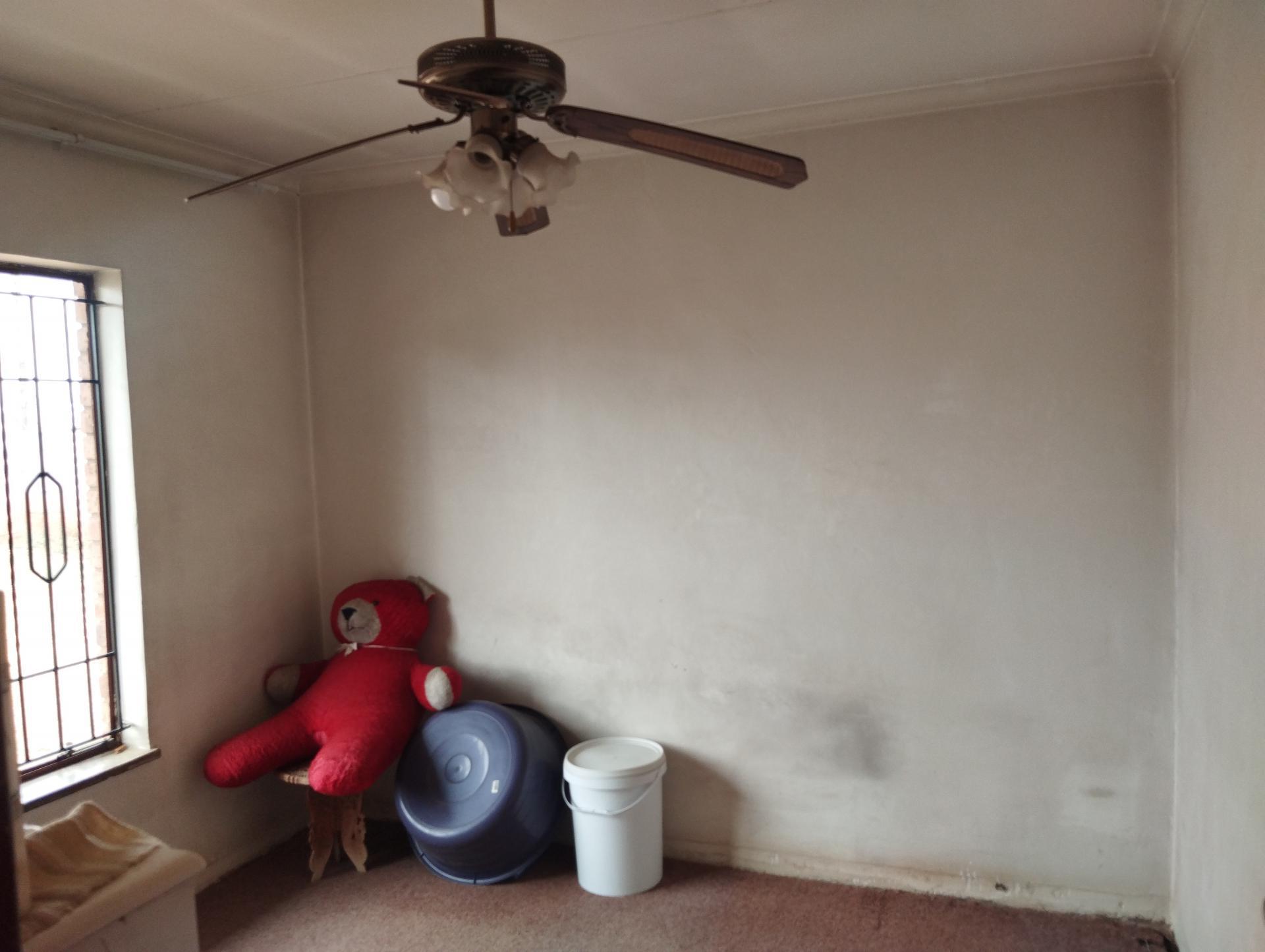 Bed Room 2 of property in Lenasia