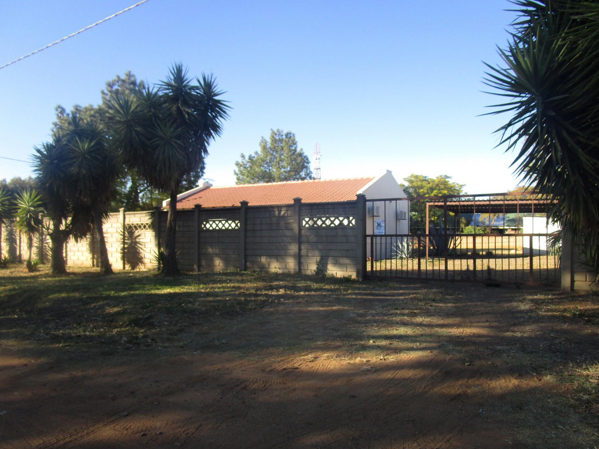 Front View of property in Deneysville