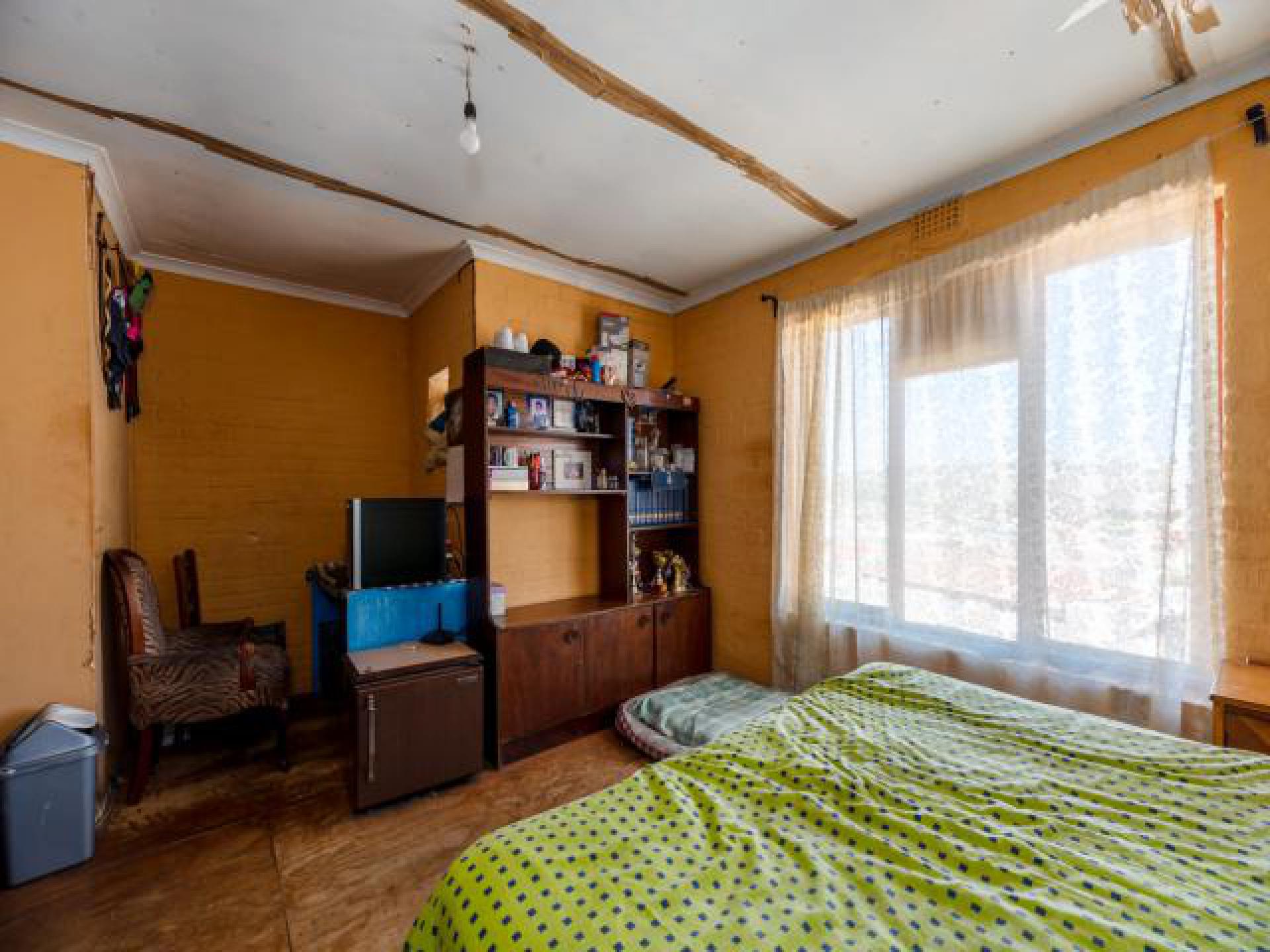 Main Bedroom of property in Ocean View - CPT