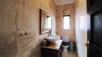 Guest Toilet - 4 square meters of property in Hartbeespoort