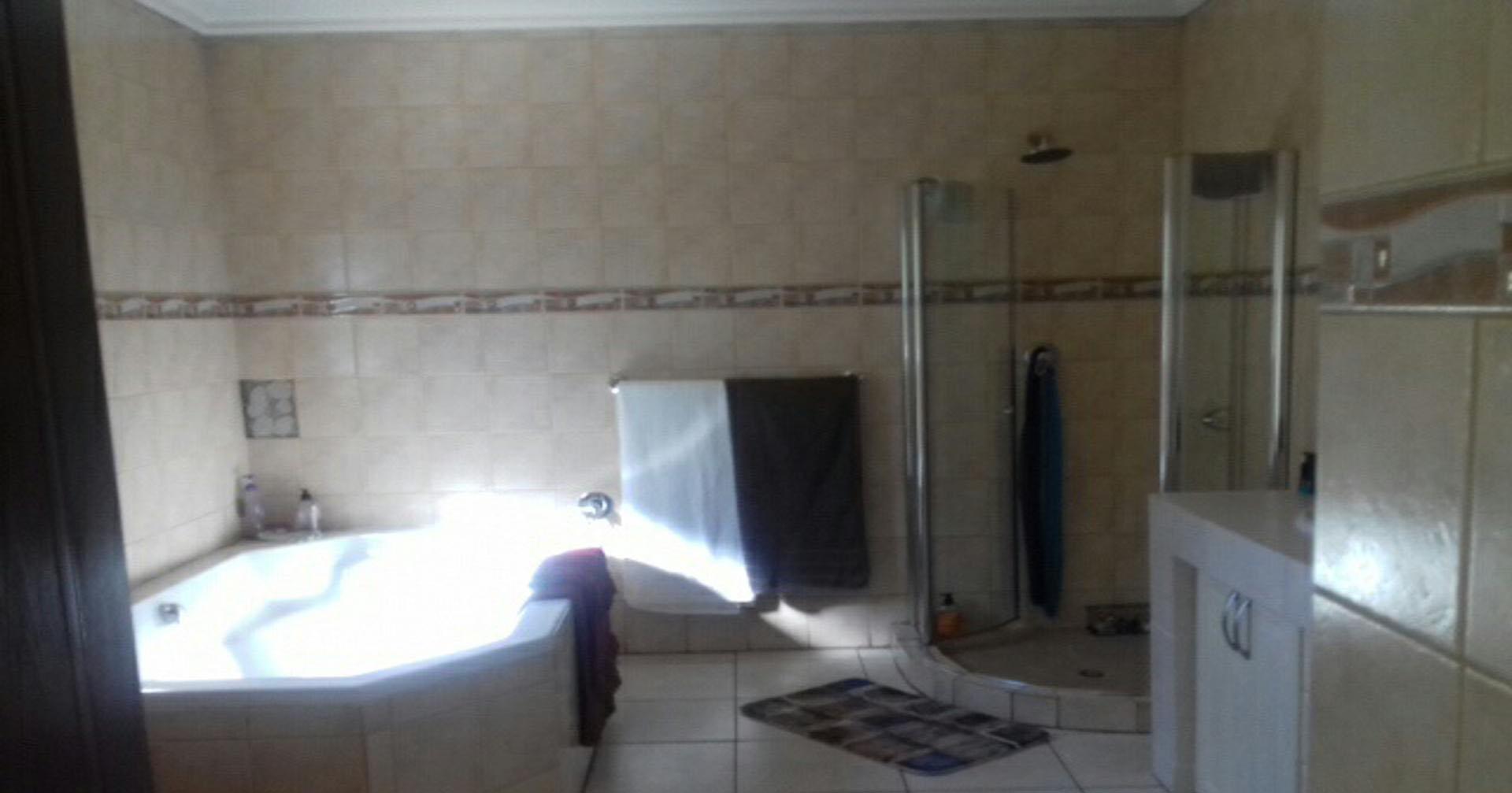 Bathroom 1 of property in Fourways