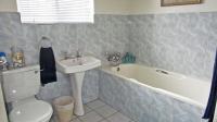 Bathroom 1 - 4 square meters of property in Heidelberg - GP