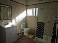 Main Bathroom - 10 square meters of property in Vaalpark