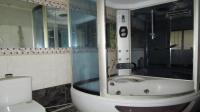Main Bathroom - 8 square meters of property in Del Judor