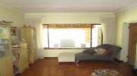 Lounges - 36 square meters of property in Kloof 