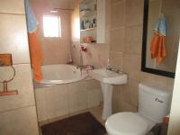 Bathroom 3+ - 7 square meters of property in Risiville