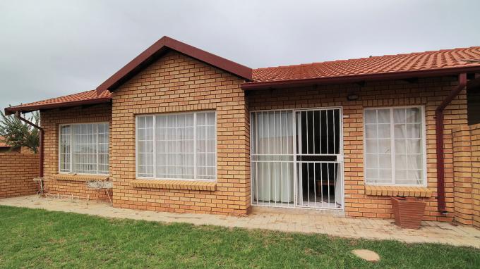 2 Bedroom Simplex for Sale For Sale in Equestria - Private Sale - MR201264