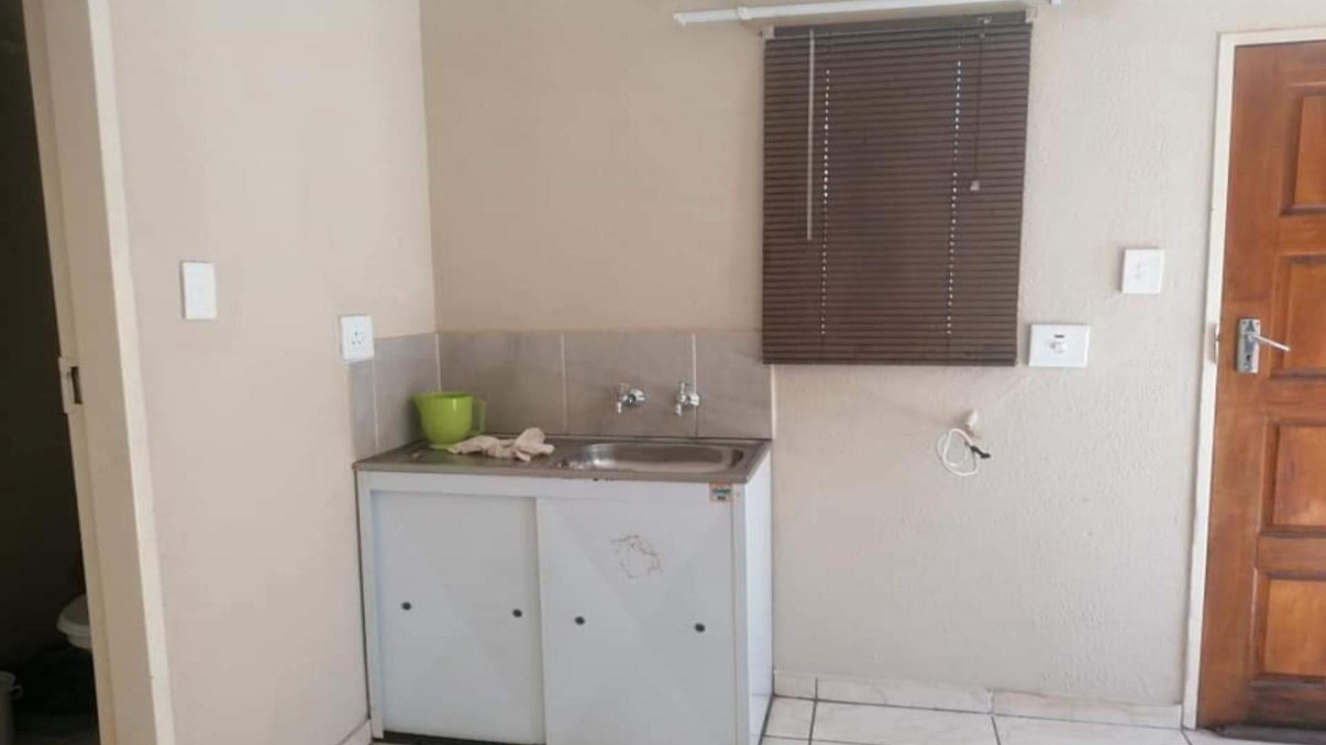 Kitchen of property in Lakeside - (Vereeniging)