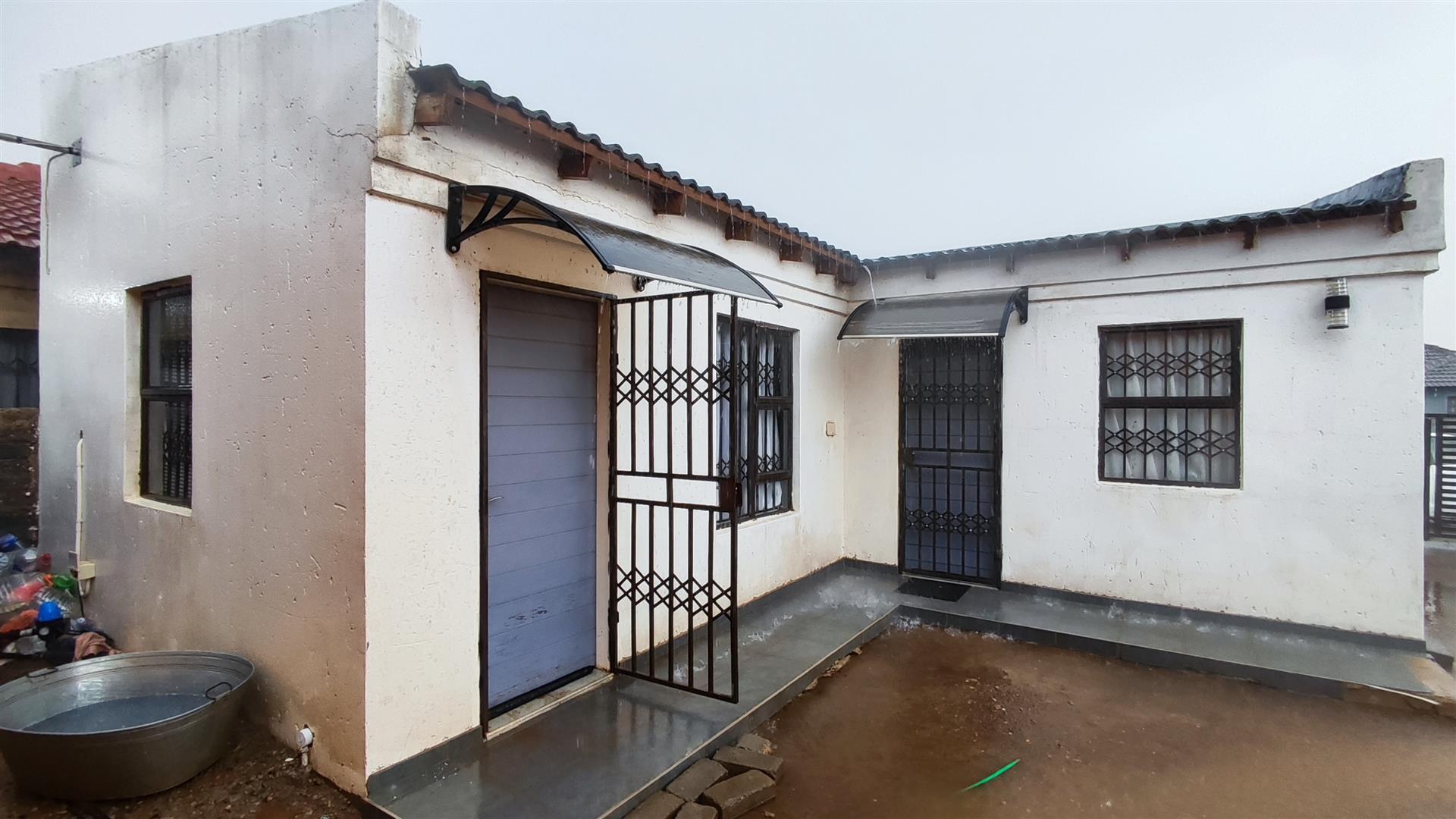 Front View of property in Lakeside - (Vereeniging)