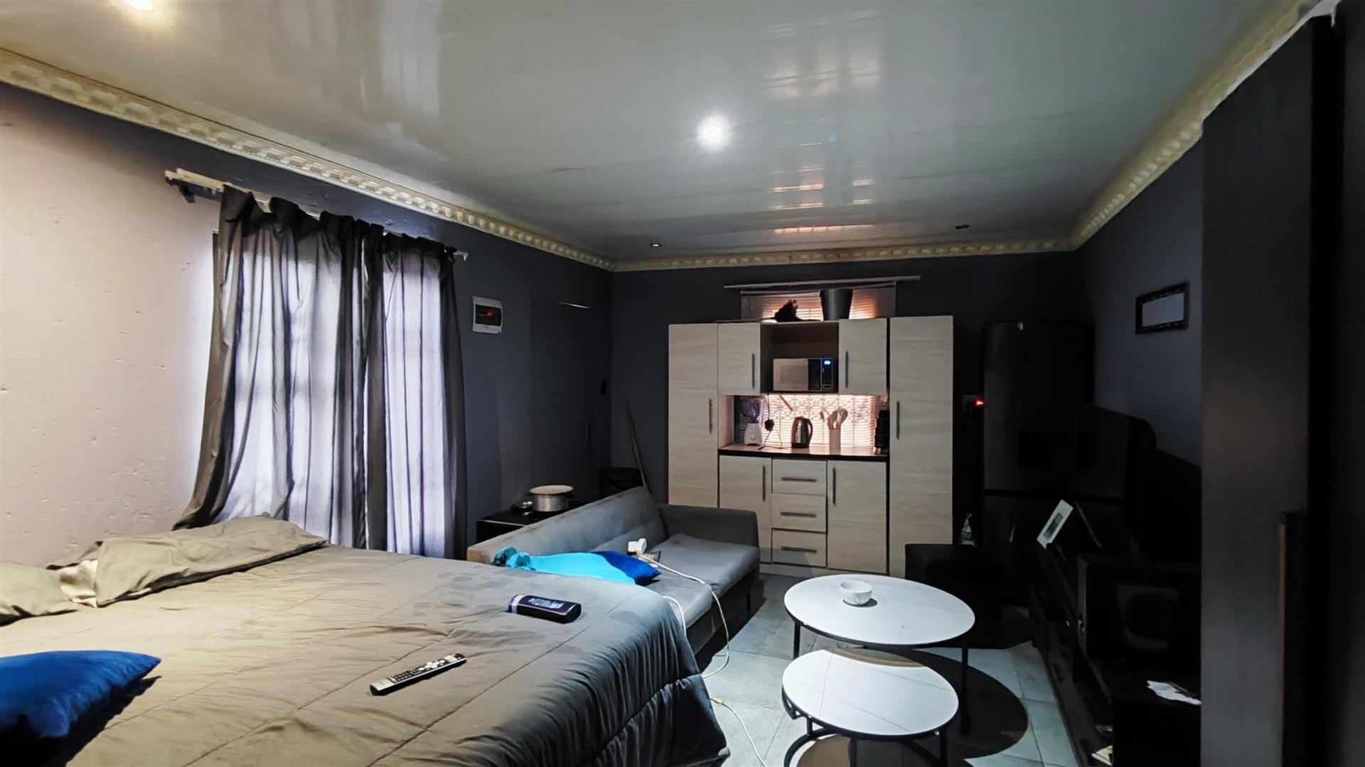 Bed Room 1 - 6 square meters of property in Lakeside - (Vereeniging)