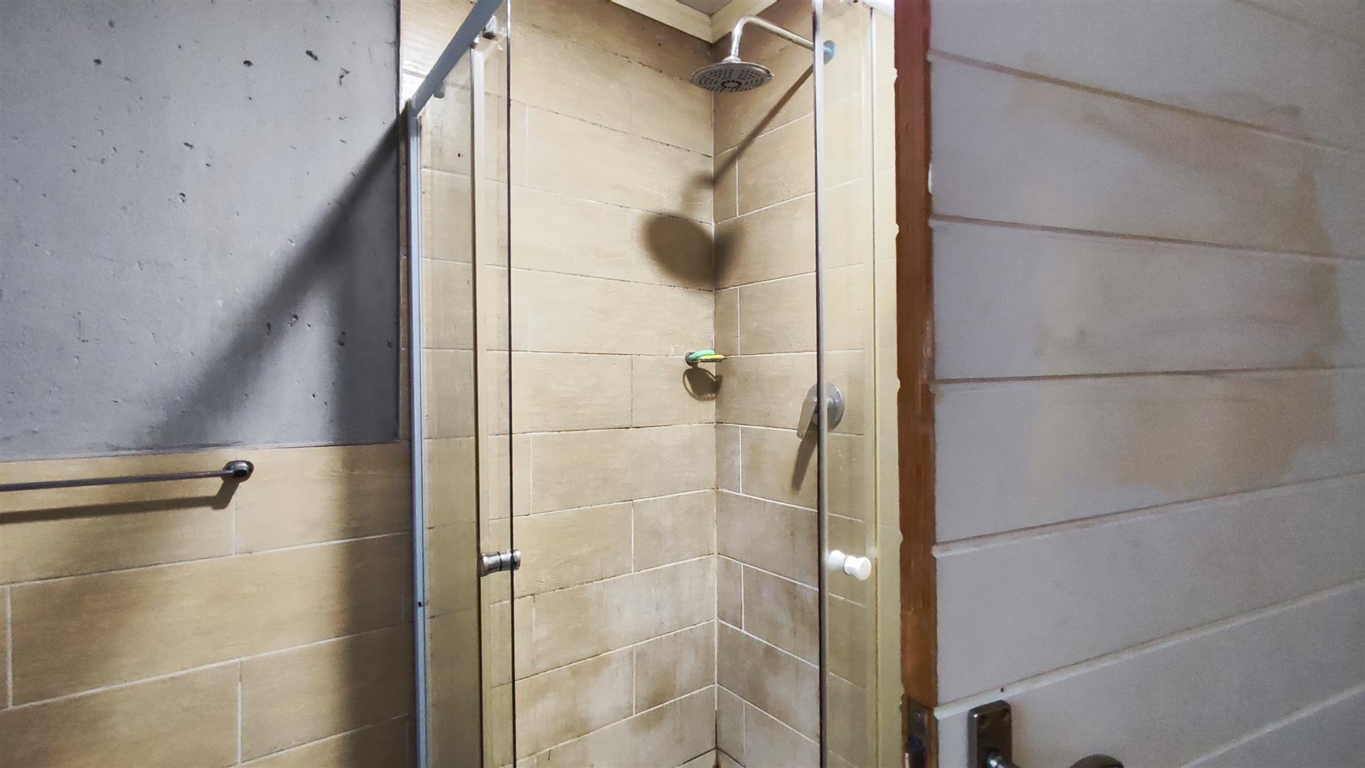 Bathroom 1 - 8 square meters of property in Lakeside - (Vereeniging)