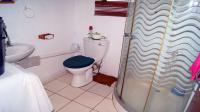 Main Bathroom - 14 square meters of property in Queensburgh