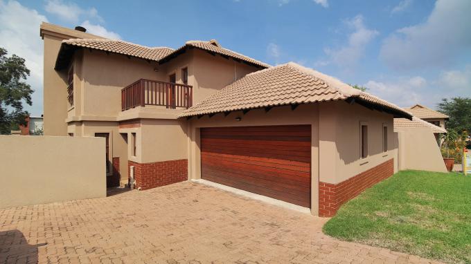 3 Bedroom Cluster for Sale For Sale in Kyalami Hills - Home Sell - MR202148