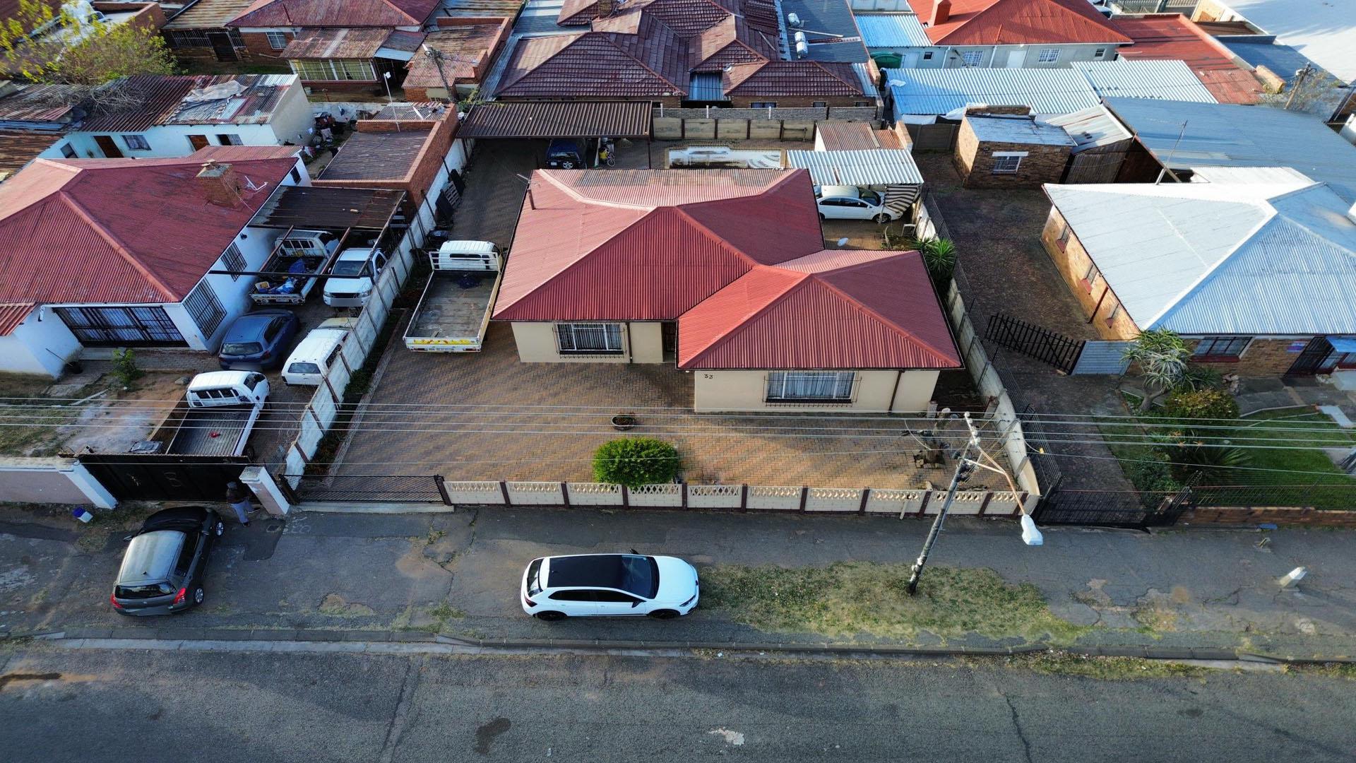 Front View of property in South Hills