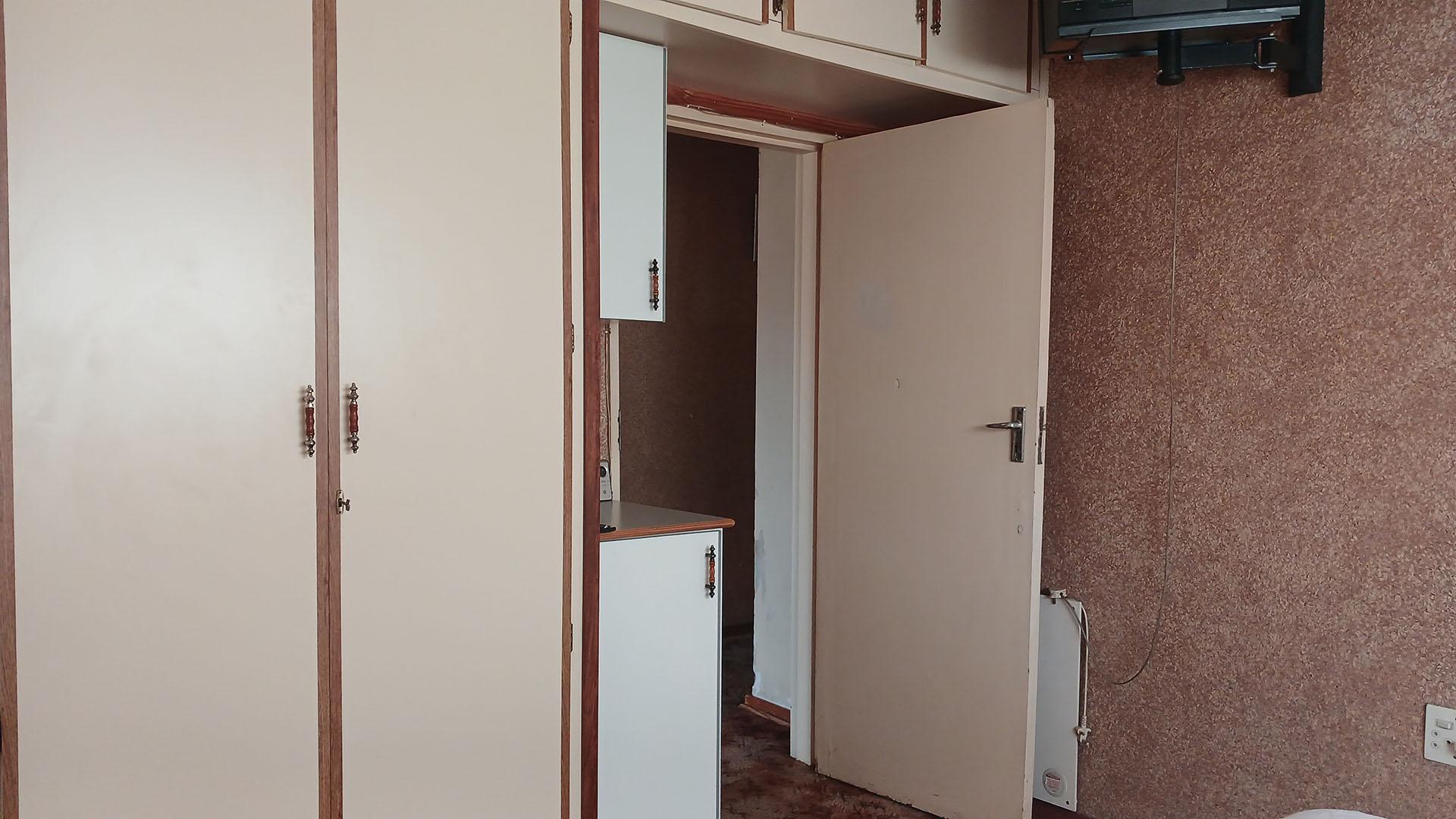 Main Bedroom - 15 square meters of property in South Hills