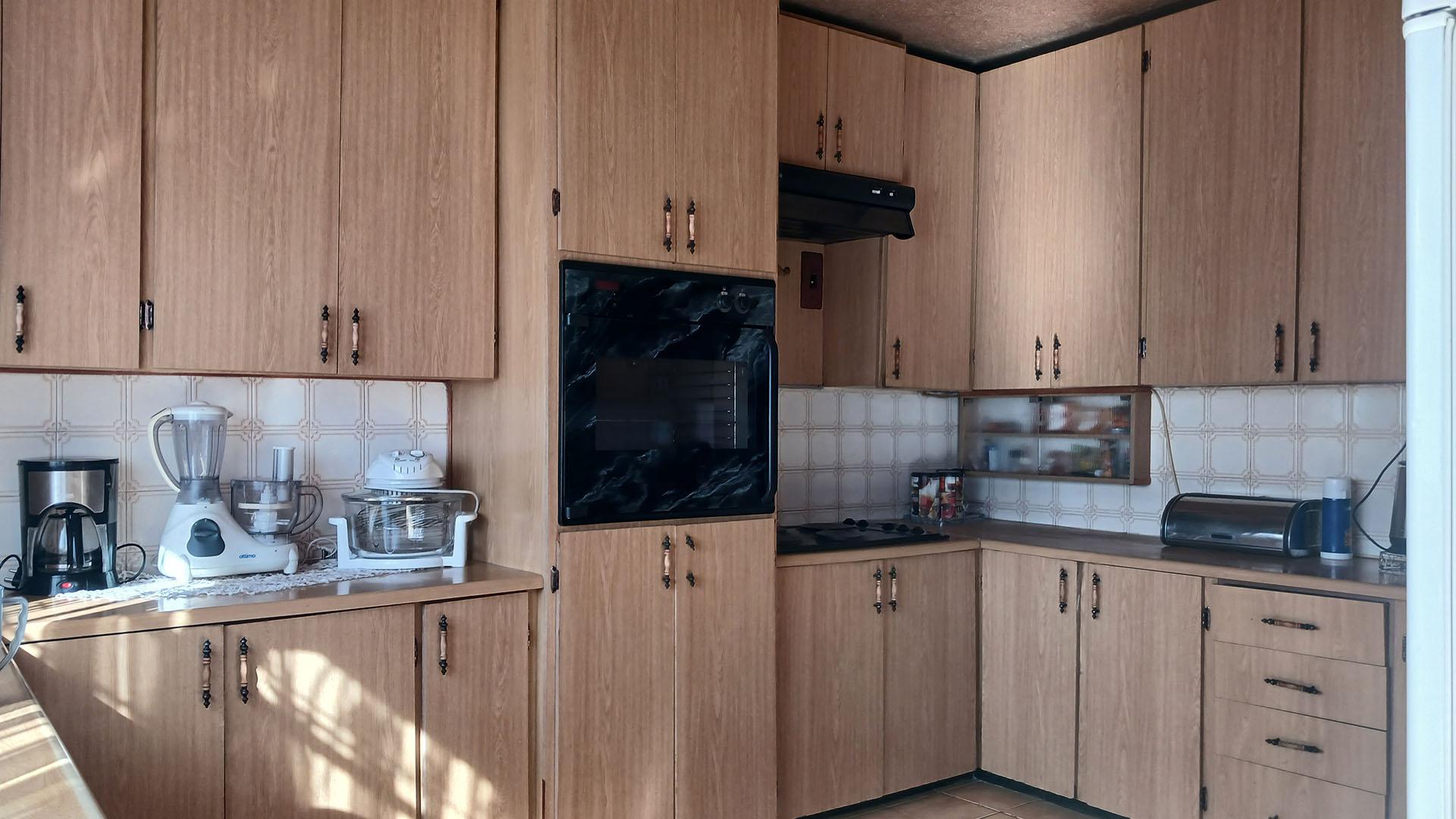 Kitchen - 18 square meters of property in South Hills