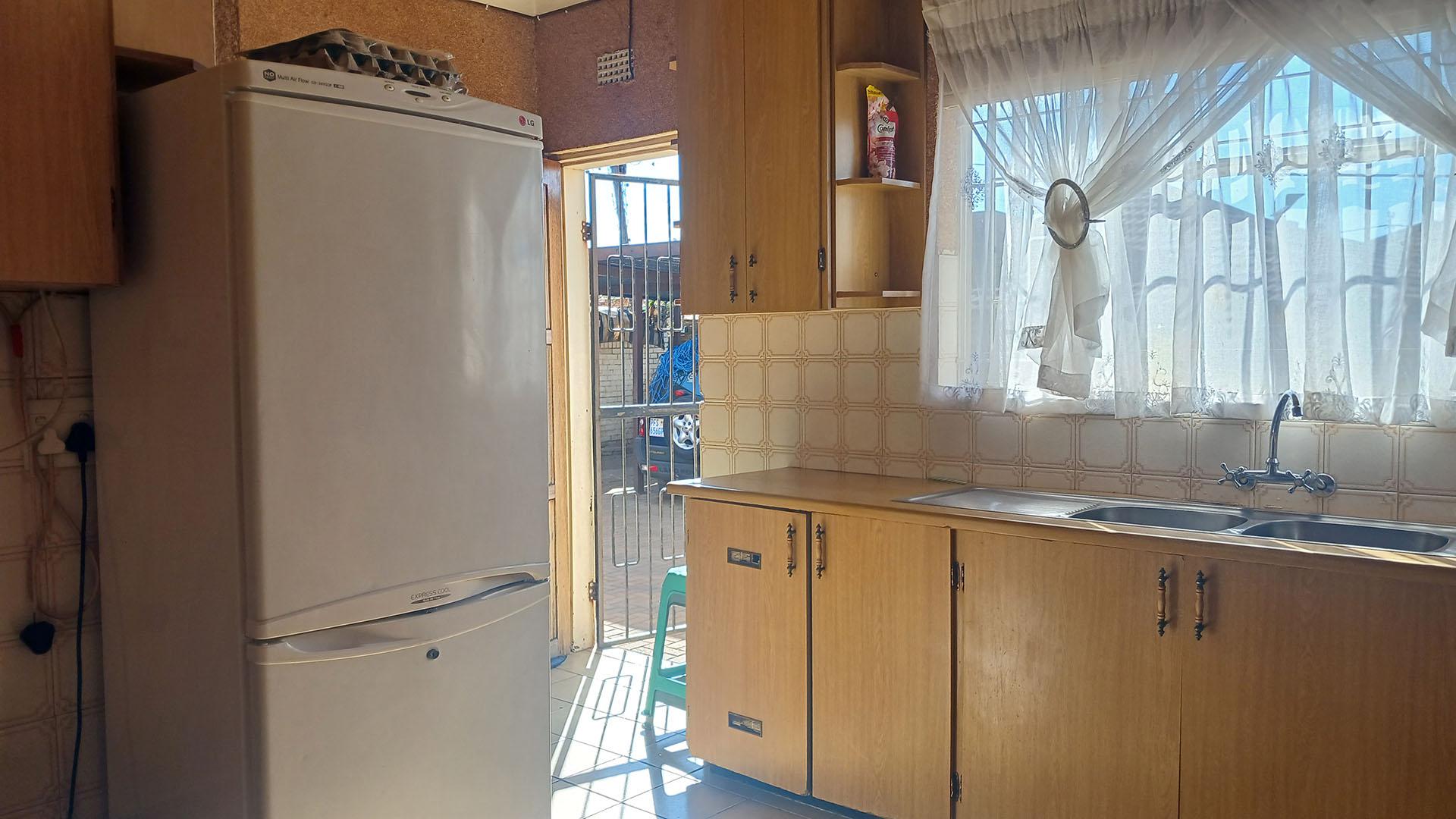 Kitchen - 18 square meters of property in South Hills