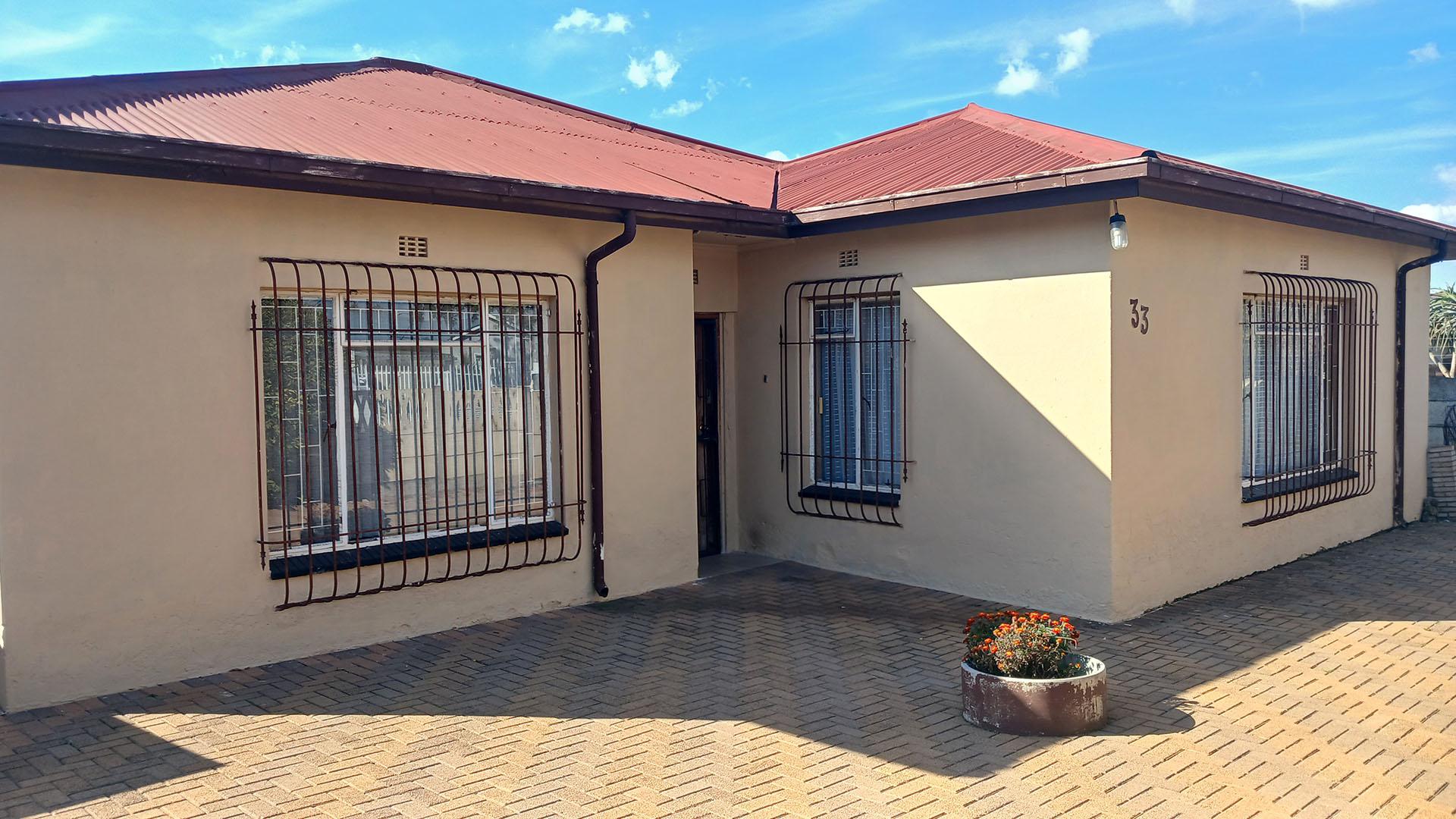 Front View of property in South Hills