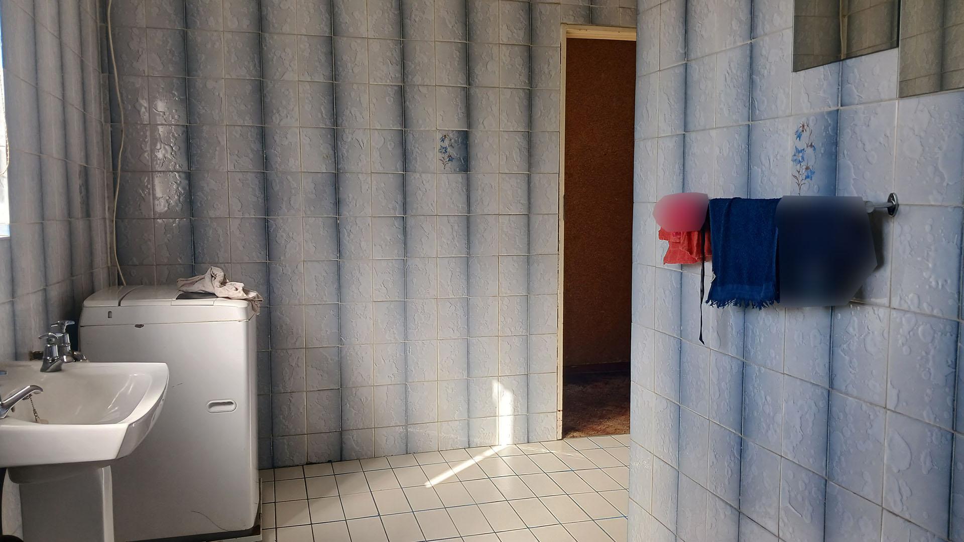 Bathroom 1 - 10 square meters of property in South Hills