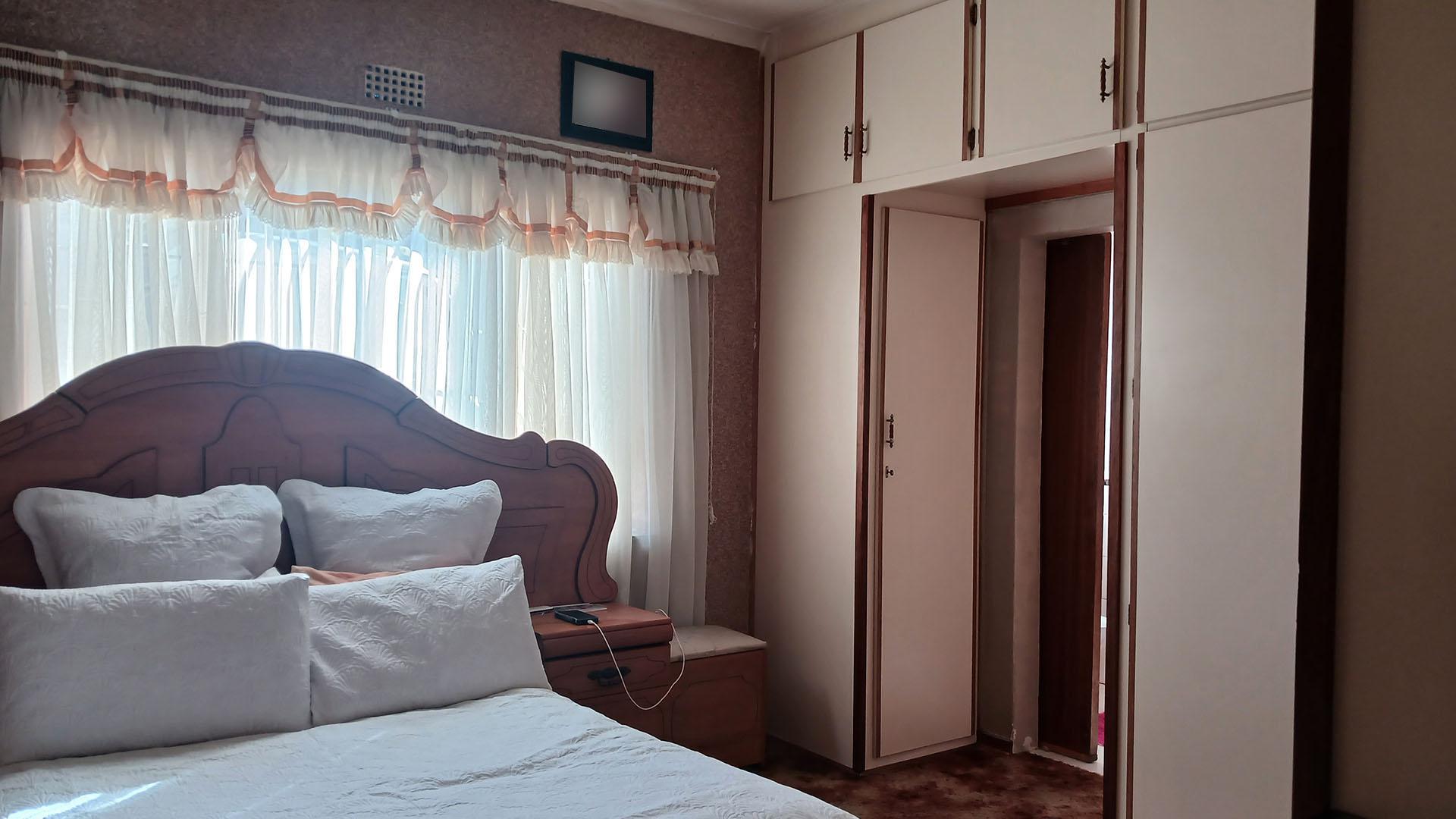 Main Bedroom - 15 square meters of property in South Hills