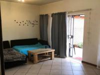 Lounges - 19 square meters of property in Mooikloof Ridge