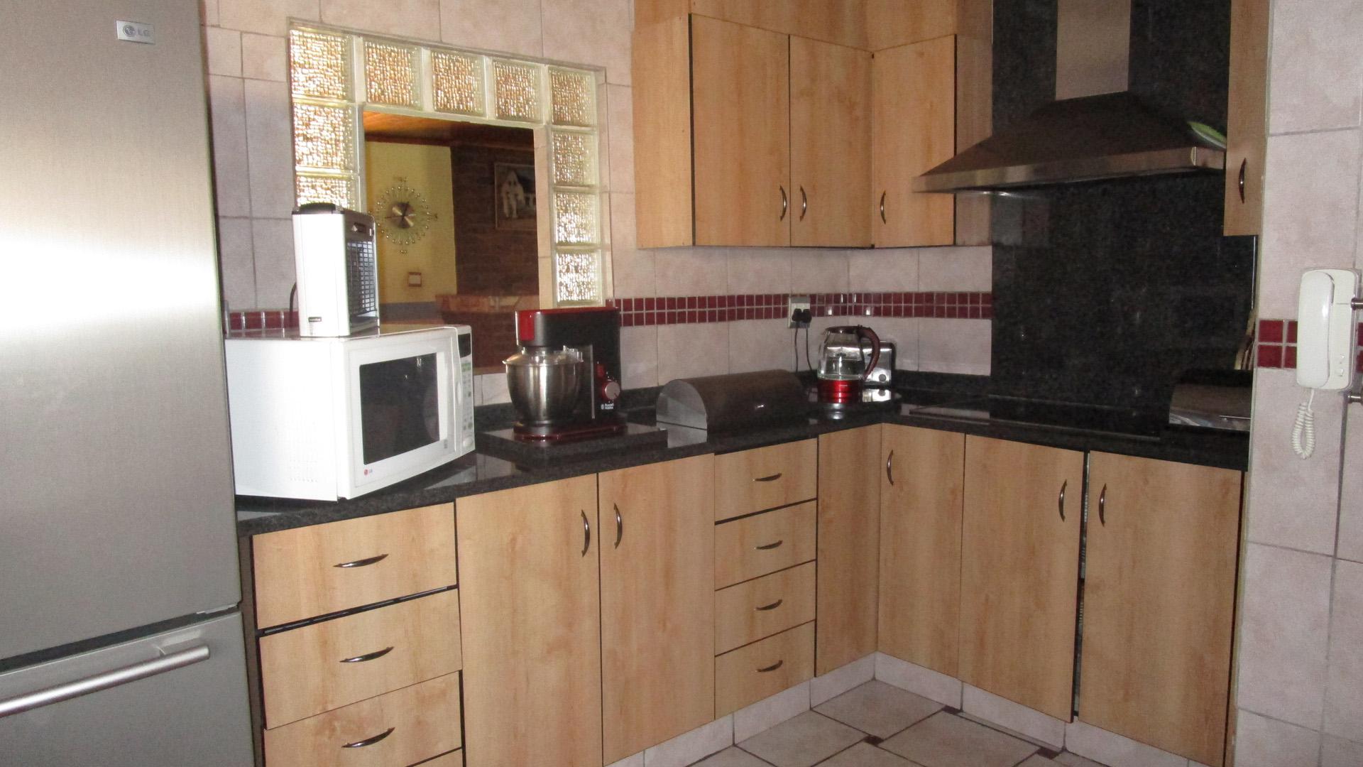 Kitchen of property in Mackenzie Park
