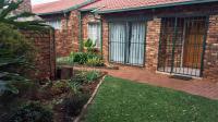 2 Bedroom 1 Bathroom Simplex for Sale for sale in Die Hoewes